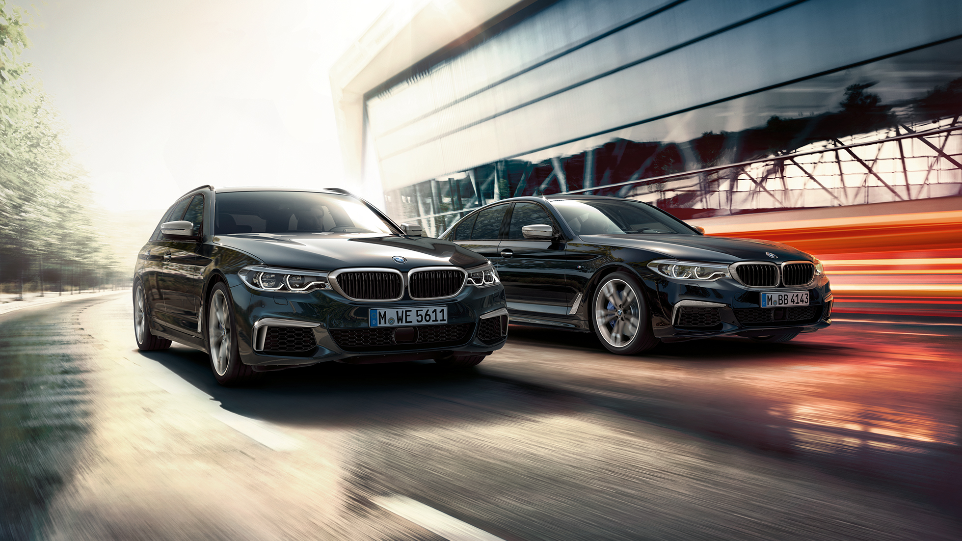 Vozna dinamika BMW M550d xDrive Touring Vozna dinamika BMW M550d xDrive Touring G31, kovinska barva Azurite Black, tričetrtinski pogled od spredaj,BMW M550d Touring, poudarki
