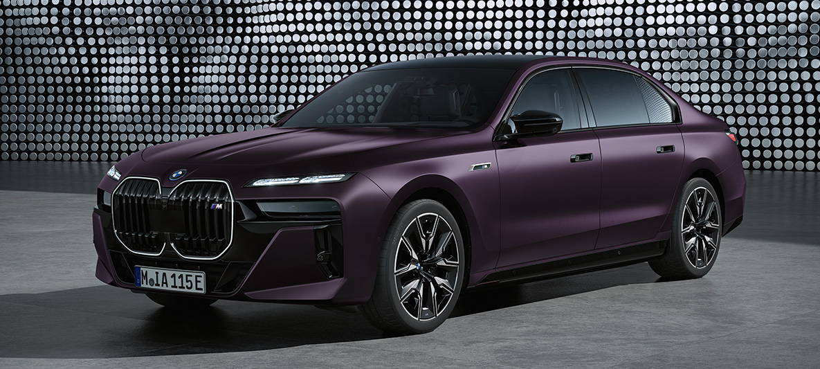 Modeli BMW M7, G70, posebni barvni odtenek Frozen Purple Modeli BMW M7, G70, posebni barvni odtenek Frozen Purple