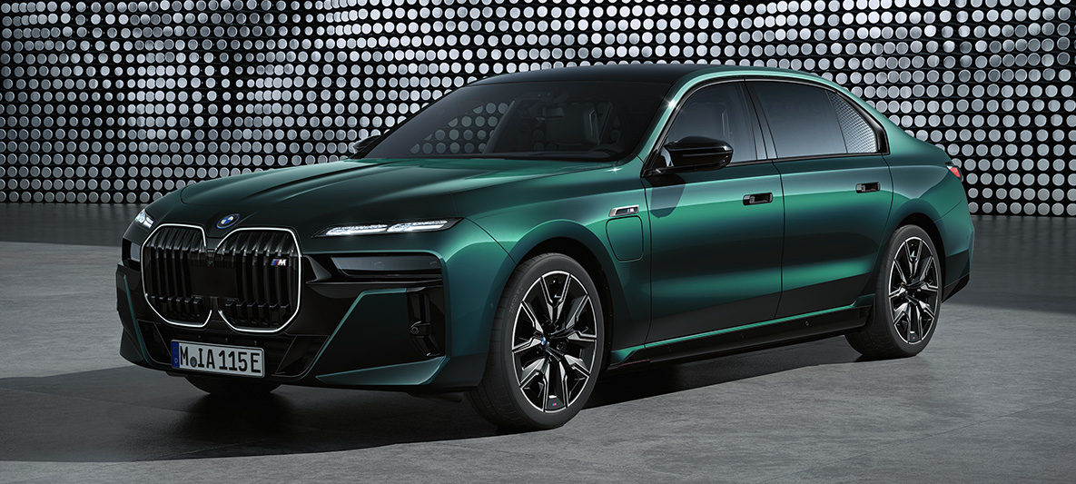 Modeli BMW M7, G70, posebni barvni odtenek Aurora Diamond Green Modeli BMW M7, G70, posebni barvni odtenek Aurora Diamond Green
