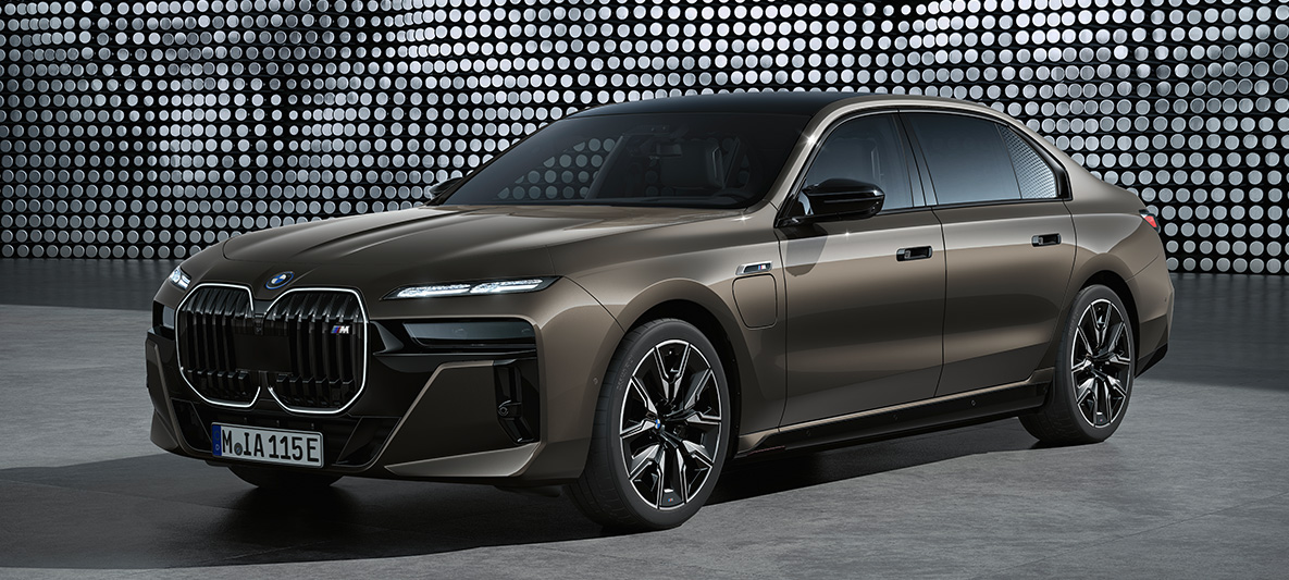 Modeli BMW M7, G70, posebni barvni odtenek Sepang Bronze Modeli BMW M7, G70, posebni barvni odtenek Sepang Bronze