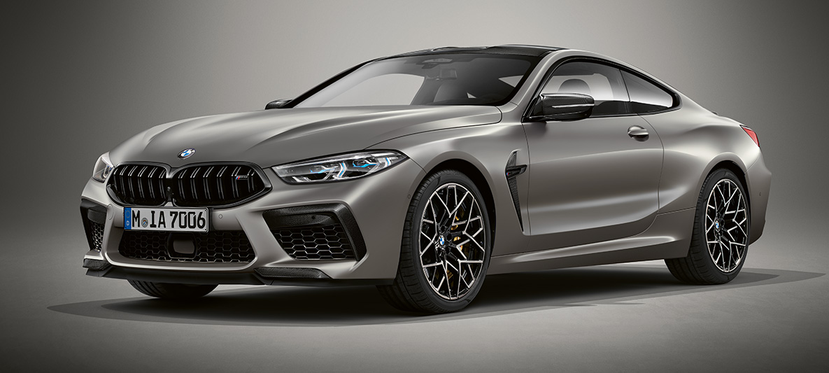 BMW Individual M8 Coupé v kovinski barvi BMW Individual Dravit Grey. BMW Individual M8 Coupé v kovinski barvi BMW Individual Dravit Grey, v sprednjem polprofilu.