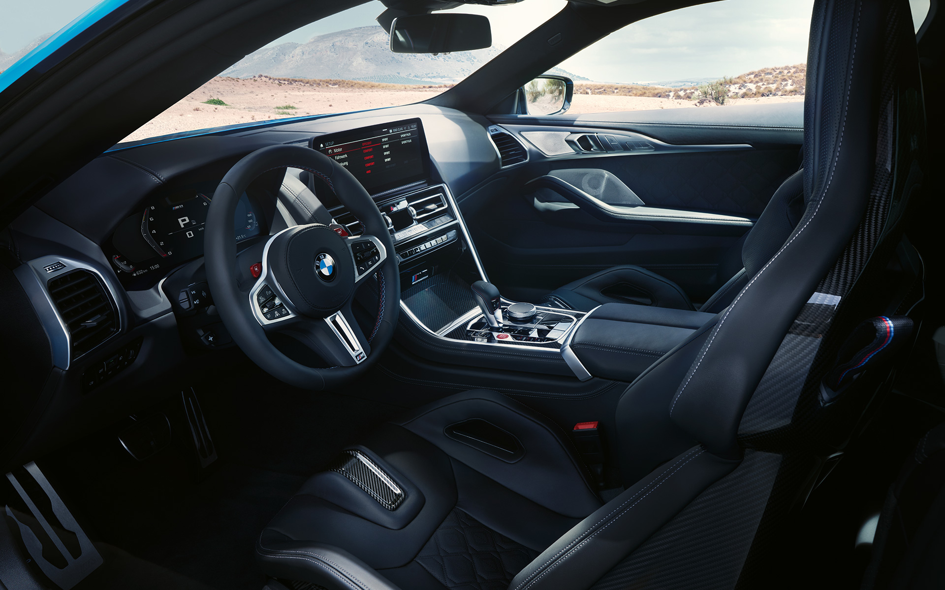 BMW M8 Competition Coupé, F92, LCI, osvežitev 2022, kokpit, notranjost, M usnjen volan, školjkasti sedeži M Carbon