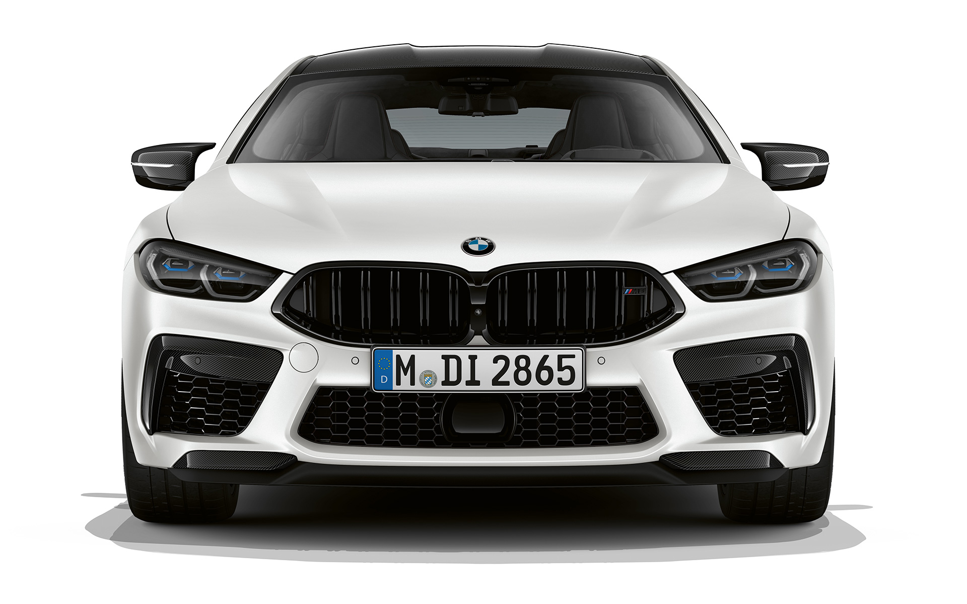 BMW M8 Competition Gran Coupé, F93, LCI, 2022, sedeži M Sport BMW M8 Competition Gran Coupé, F93, LCI, osvežitev 2022, lakiranje BMW Individual v kovinski barvi Frozen Brilliant White, pogled od spredaj