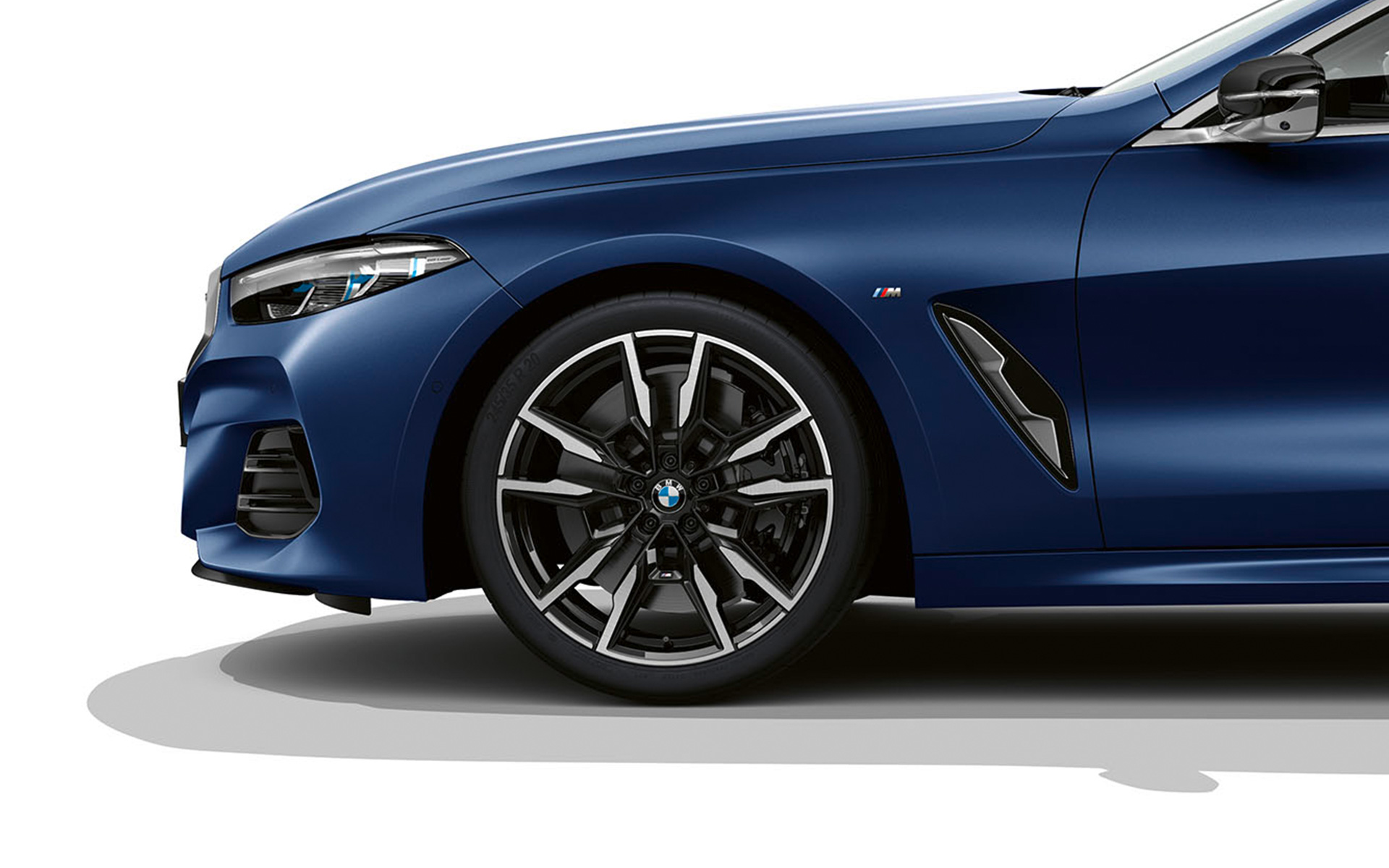 Novi BMW M850i xDrive Gran Coupé, F93, LCI, osvežitev 2022, M lita alu. platišča Double-spoke 895 M dvobarvna Novi BMW M850i xDrive Gran Coupé, F93, LCI, osvežitev 2022, M lita alu. platišča Double-spoke 895 M dvobarvna