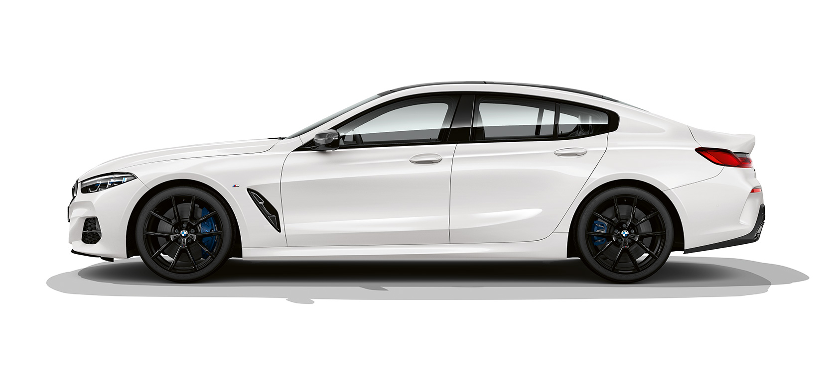 BMW M850i xDrive Gran Coupé stranski pogled BMW M850i xDrive Gran Coupé G16 2019 v barvi BMW Individual Mineral White, stranski pogled