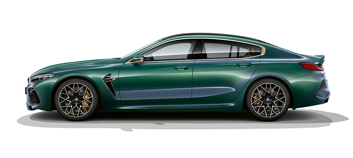 BMW M8 Gran Coupé prva edicija, stranski pogled BMW M8 Gran Coupé prva edicija F93 2020 v kovinski barvi BMW Individual Aurora Diamond Green, stranski pogled
