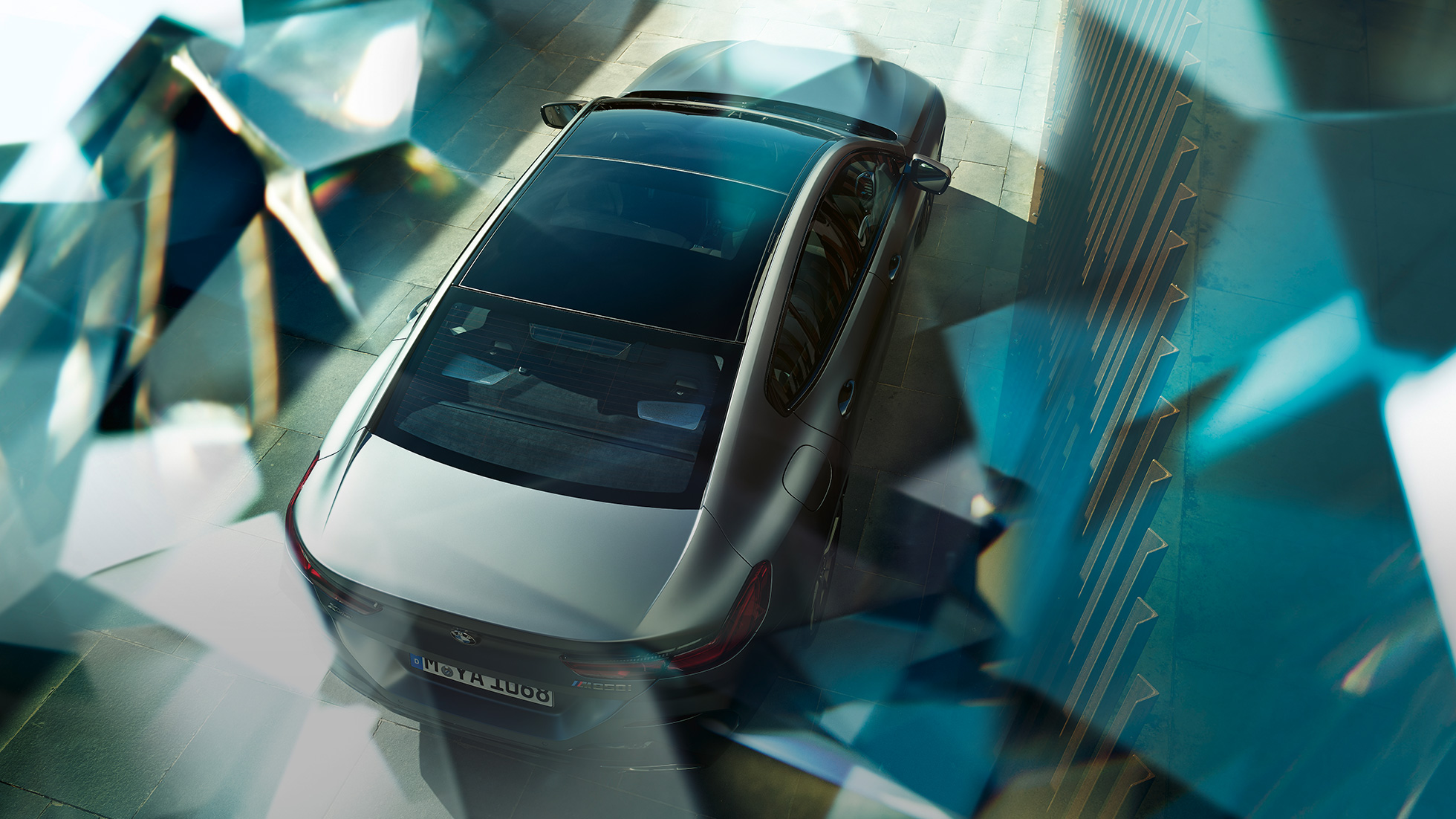 Panoramska steklena streha BMW M850i xDrive Gran Coupé Panoramska steklena streha BMW M850i xDrive Gran Coupé G16 2019 v kovinski barvi BMW Individual Frozen Bluestone, iz ptičje perspektive