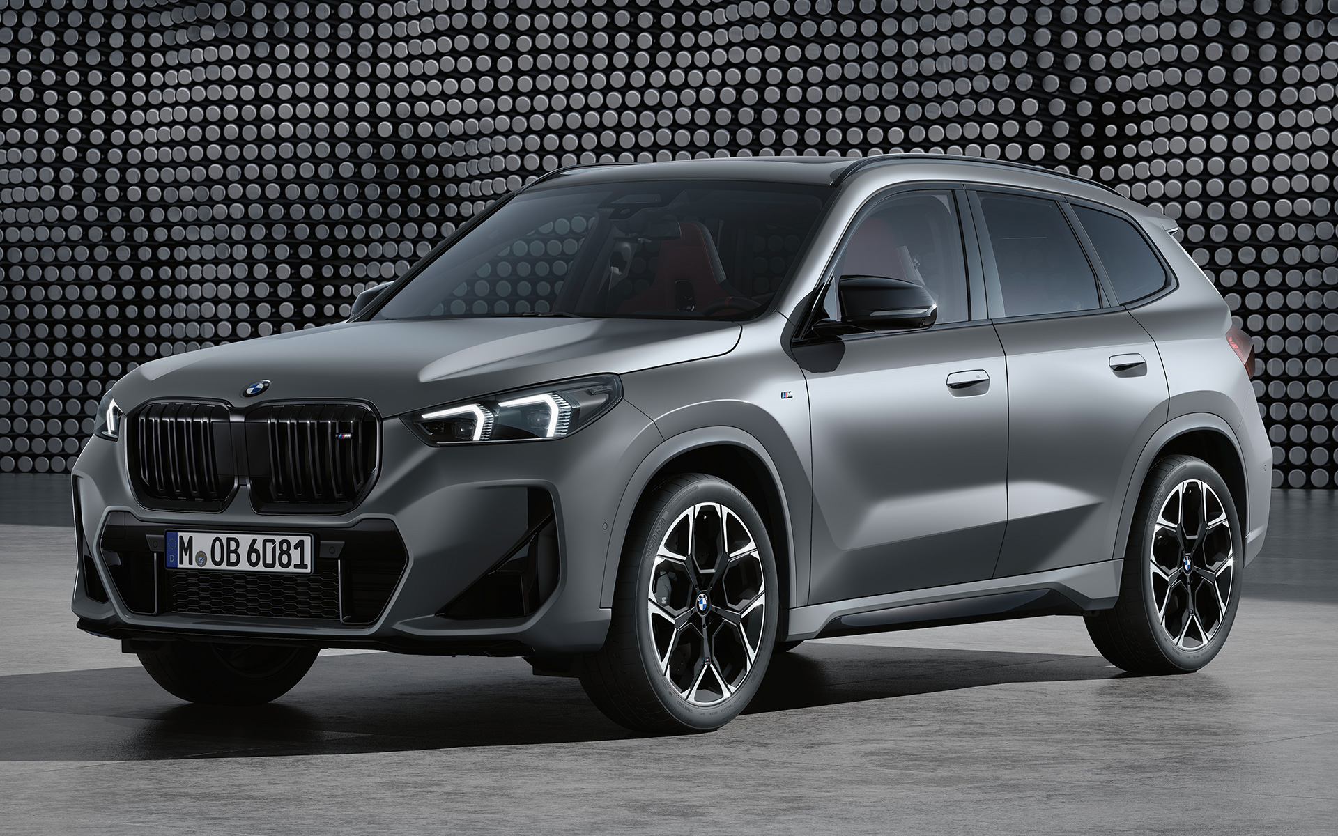 BMW X1 M35i xDrive BMW X1 M35i xDrive, tričetrtinski pogled od spredaj