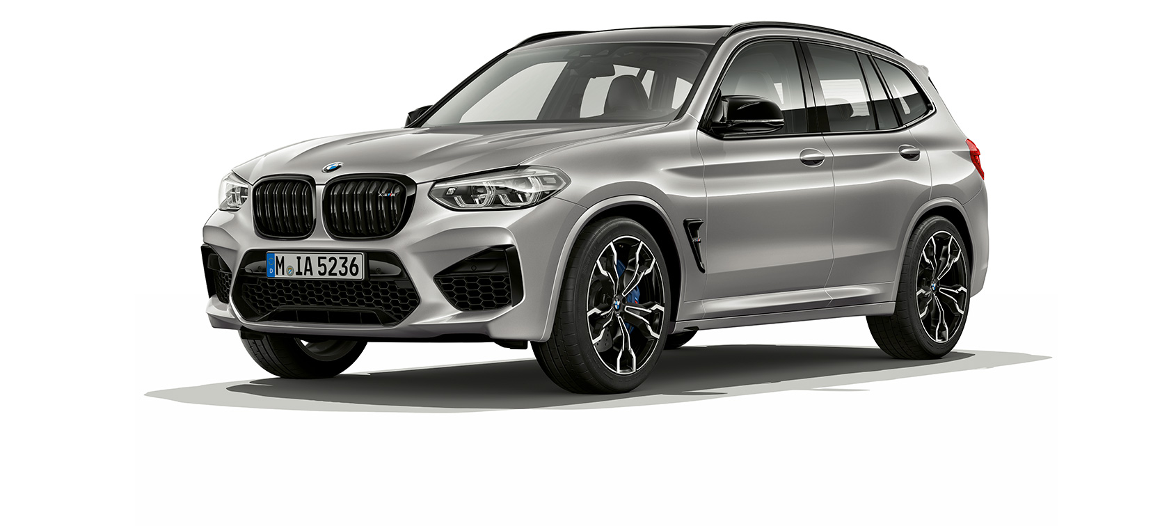 BMW X3 M Competition, v polprofilu od spredaj. BMW X3 M Competition v kovinski barvi Donington Grey, zunanjost, v polprofilu od spredaj.