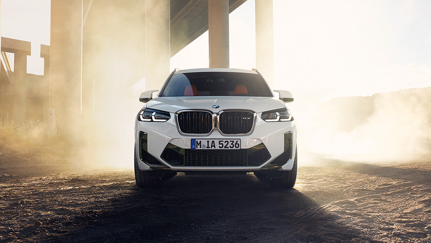 BMW X3 M, F97, LCI, osvežitev 2021, barva Alpine White, pogled od spredaj BMW X3 M, F97, LCI, osvežitev 2021, barva Alpine White, pogled od spredaj