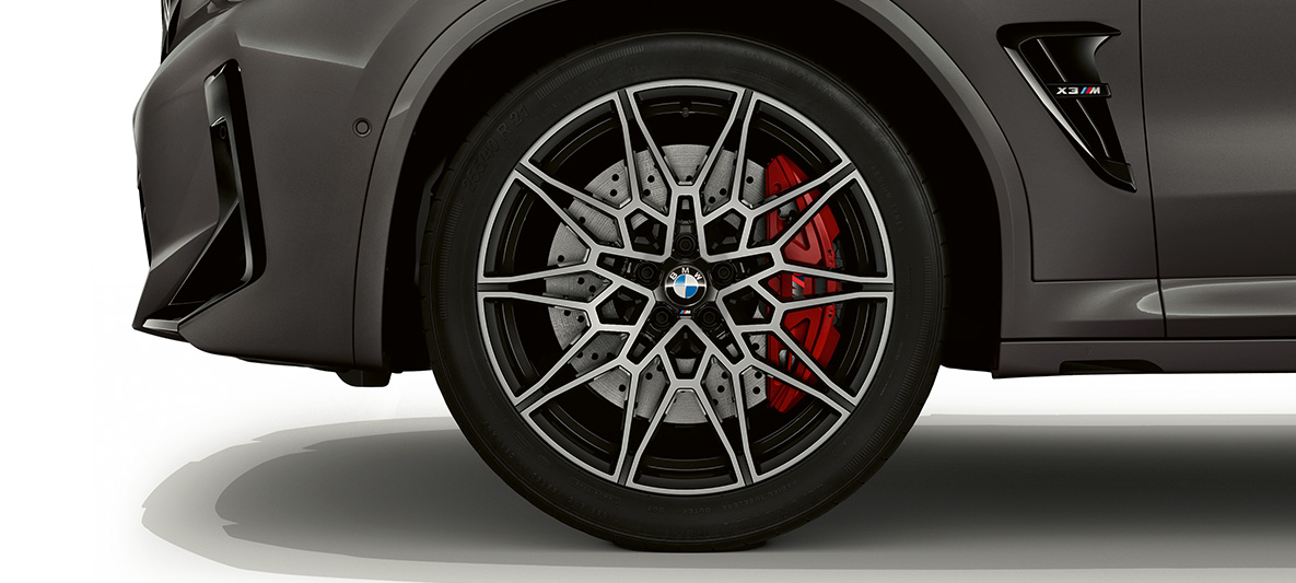 BMW X3 M, Individual, F97, LCI, osvežitev 2021, platišča iz lahke zlitine BMW X3 M, Individual, F97, LCI, osvežitev 2021, barva Grigo Telesto, pogled od blizu na platišče iz lahke zlitine