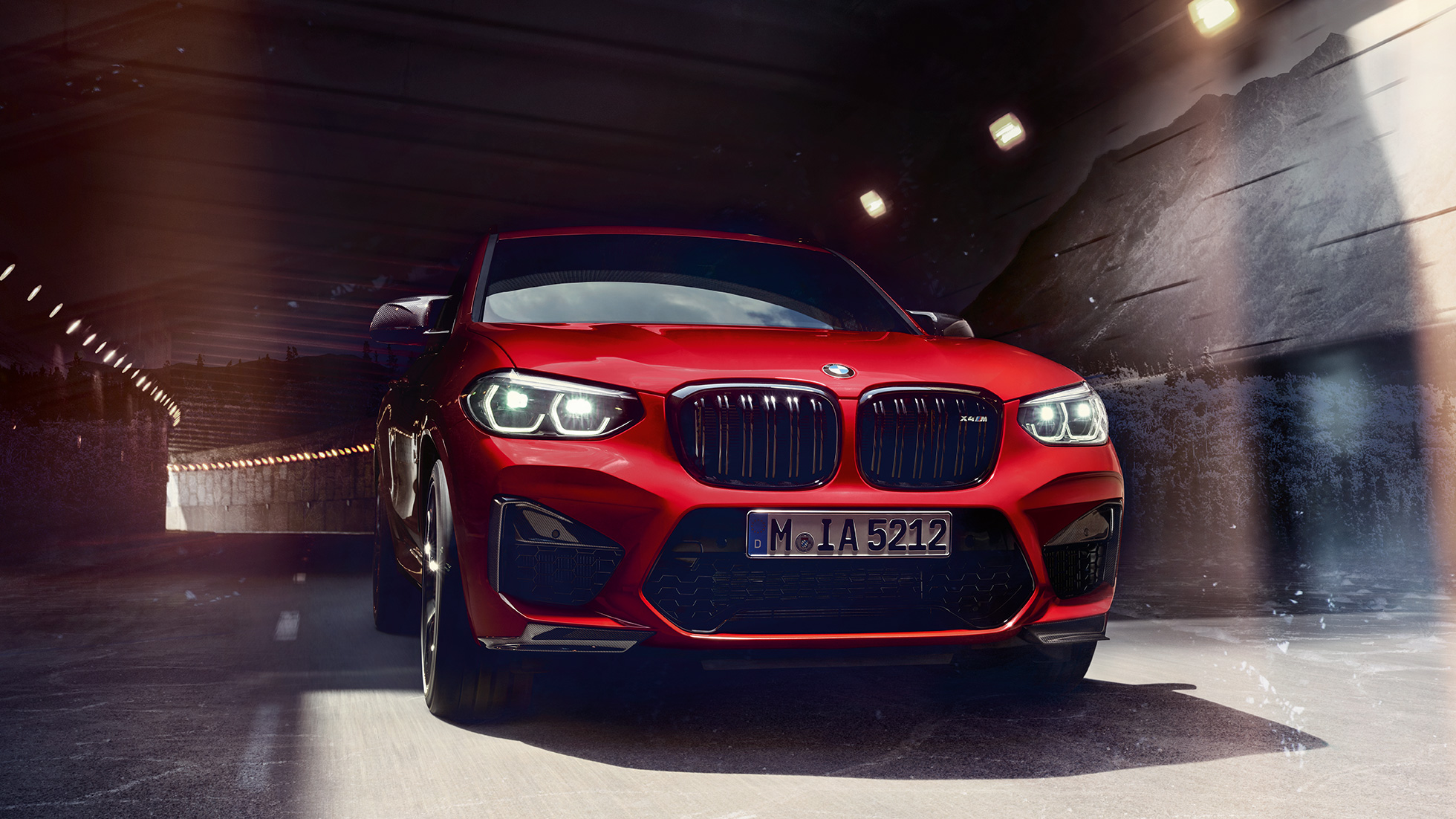 BMW X4 M Competition, od spredaj. BMW X4 M Competition v kovinski barvi Toronto Red, zunanjost, od spredaj.