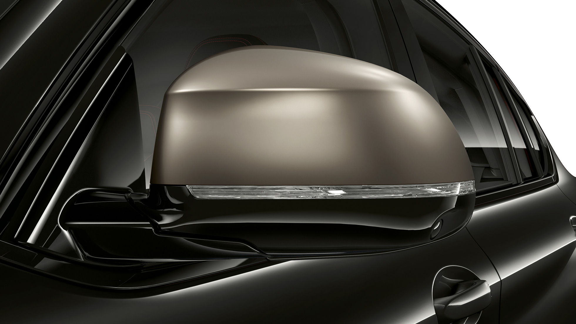 BMW X4 M40i in BMW X4 M40d, pokrovi ogledal. BMW X4 M40i in BMW X4 M40d v kovinski barvi Black Sapphire, zunanjost, galvanizirani pokrovi ogledal v barvi Cerium Grey.