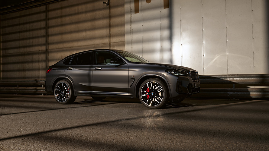BMW X4 M40i, G02, LCI, osvežitev 2021, stranski pogled pred stekleno steno