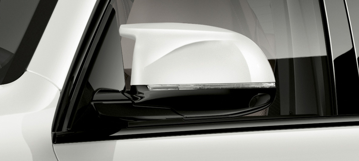 BMW X5 M, F95, pokrovi zunanjih ogledal BMW X5 M, barva Mineral White, F95, 2020, pokrovi zunanjih ogledal, pogled od blizu