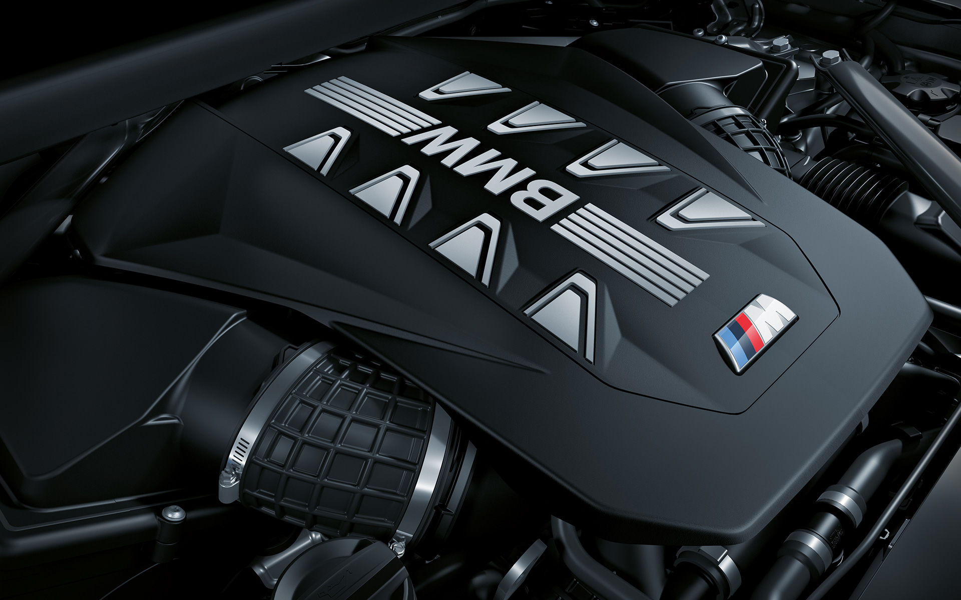 BMW X5 M60i xDrive, G05, MP, motor BMW X5 M60i xDrive, G05, MP, pogled od blizu na prekrivalo motorja