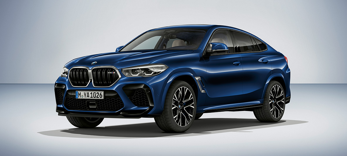 BMW X6 M v kovinski barvi BMW Individual Tanzanite Blue BMW X6 M F96 SUV 2020 v kovinski barvi BMW Individual Tanzanite Blue,tričetrtinski pogled od strani