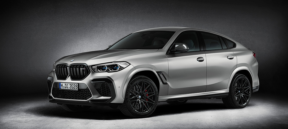 BMW X6 M First Edition, F96, 2020, lakiranje BMW Individual v posebni kovinski barvi Frozen Dark Silver mat, tričetrtinski pogled od spredaj BMW X6 M First Edition, F96, 2020, lakiranje BMW Individual v posebni kovinski barvi Frozen Dark Silver mat, tričetrtinski pogled od spredaj