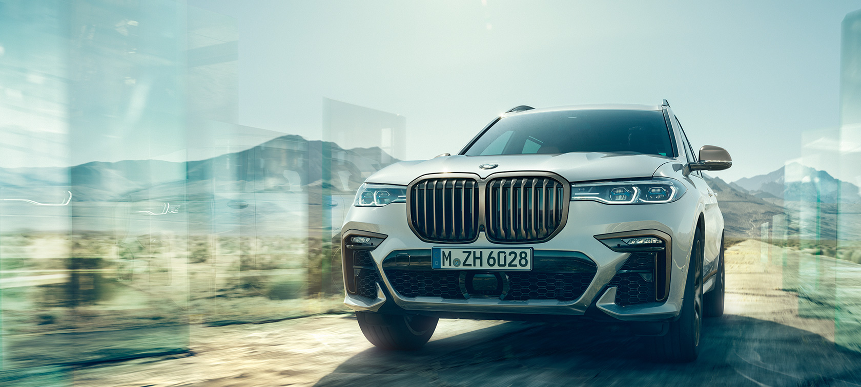 BMW X7 M50i, pogled od spredaj BMW X7 M50i, barva Mineral White, G07, med mirovanjem, pogled od spredaj