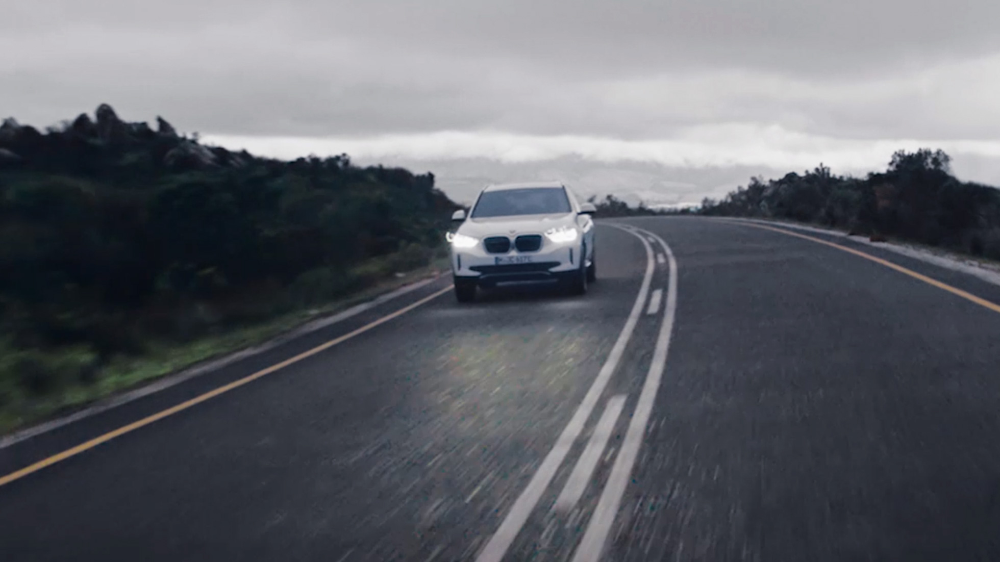 BMW iX3, G08, vozna dinamika, videoposnetek BMW iX3, G08, 2020, kovinska barva Mineral White, vozna dinamika, videoposnetek