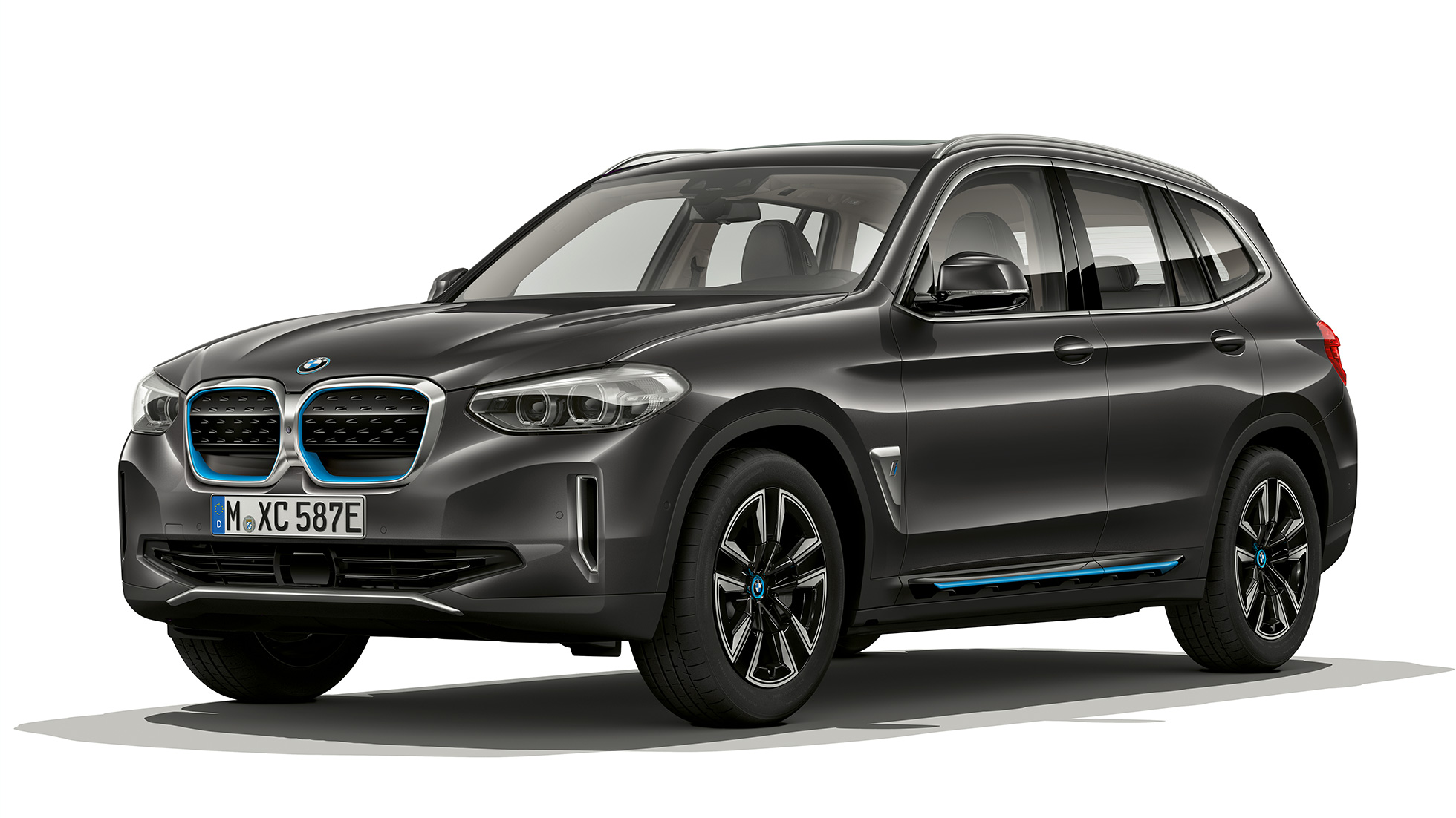 BMW iX3, G08, 2020, model Inspiring, tričetrtinski pogled od spredaj BMW iX3, G08, 2020, model Inspiring, Sophisto Grey Brilliant Effect, tričetrtinski pogled od spredaj