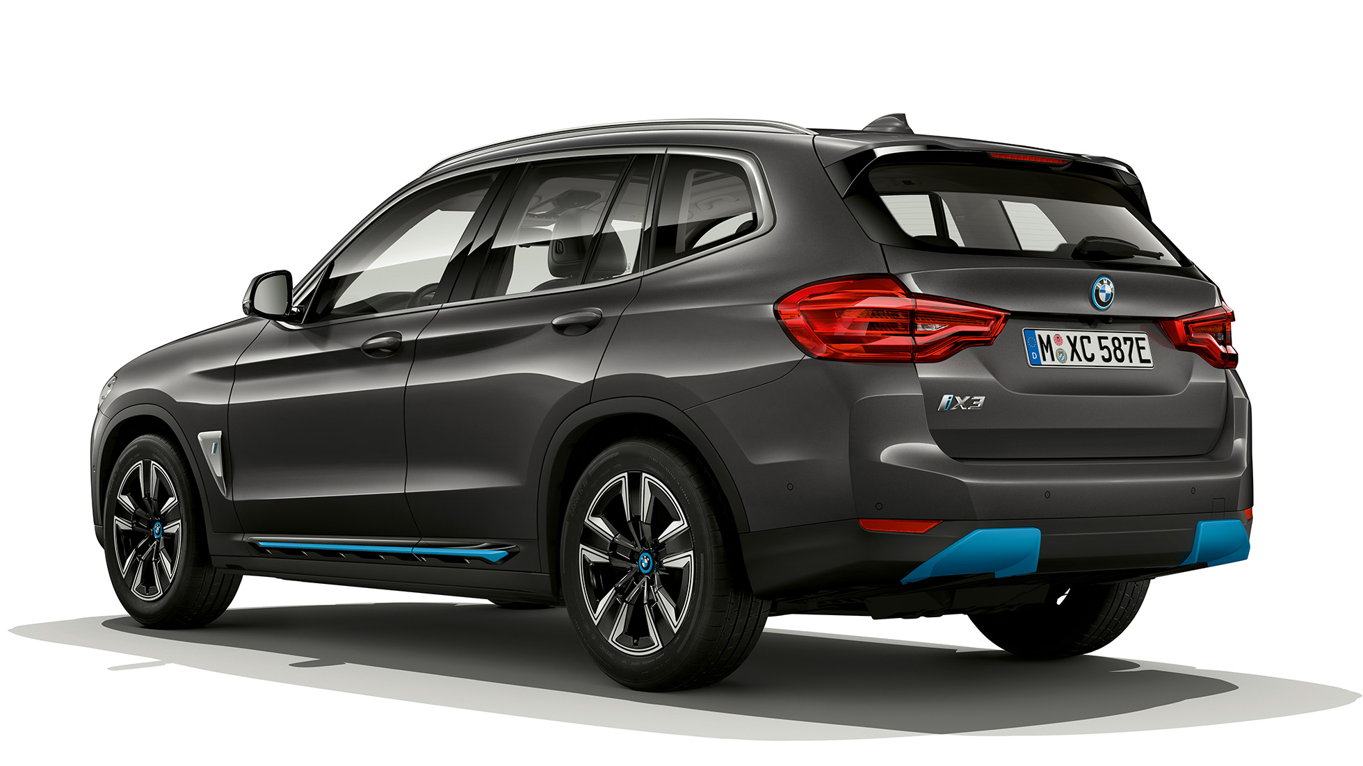 BMW iX3, G08, 2020, model Inspiring, tričetrtinski pogled od zadaj BMW iX3, G08, 2020, model Inspiring, Sophisto Grey Brilliant Effect, tričetrtinski pogled od zadaj