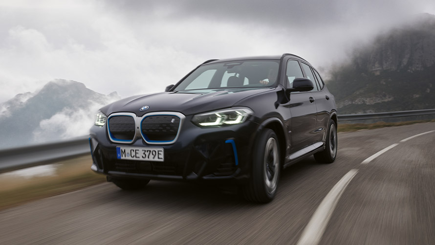 BMW iX3, G08, prva generacija, tričetrtinski stranski pogled med mirovanjem BMW serije X, BMW iX3, G08, prva generacija, tričetrtinski stranski pogled med mirovanjem