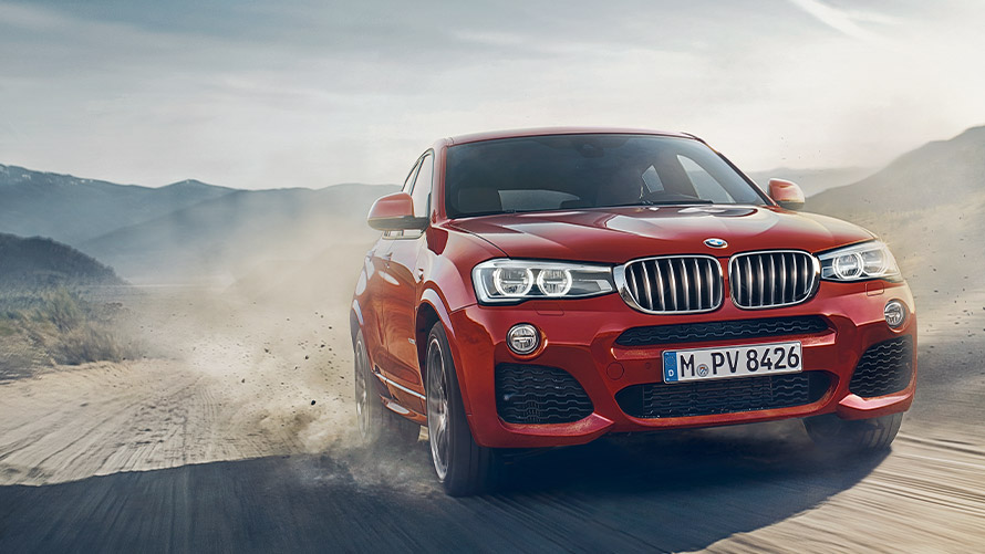 BMW X4, F26, prva generacija, tričetrtinski pogled od spredaj med vožnjo BMW serije X, BMW X4, F26, prva generacija, tričetrtinski pogled od spredaj med vožnjo
