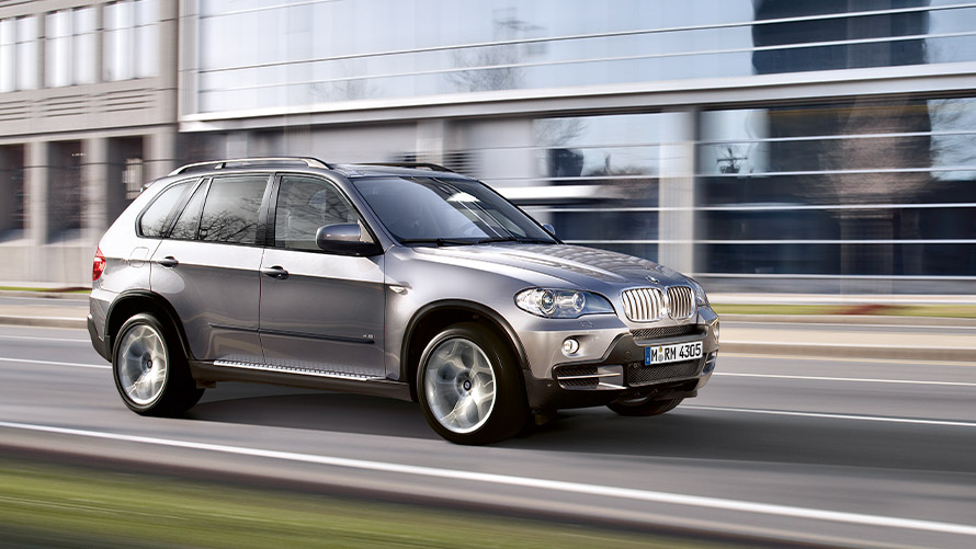BMW X5, E70, druga generacija, stranski pogled med vožnjo na cesti BMW serije X, BMW X5, E70, druga generacija, stranski pogled med vožnjo na cesti