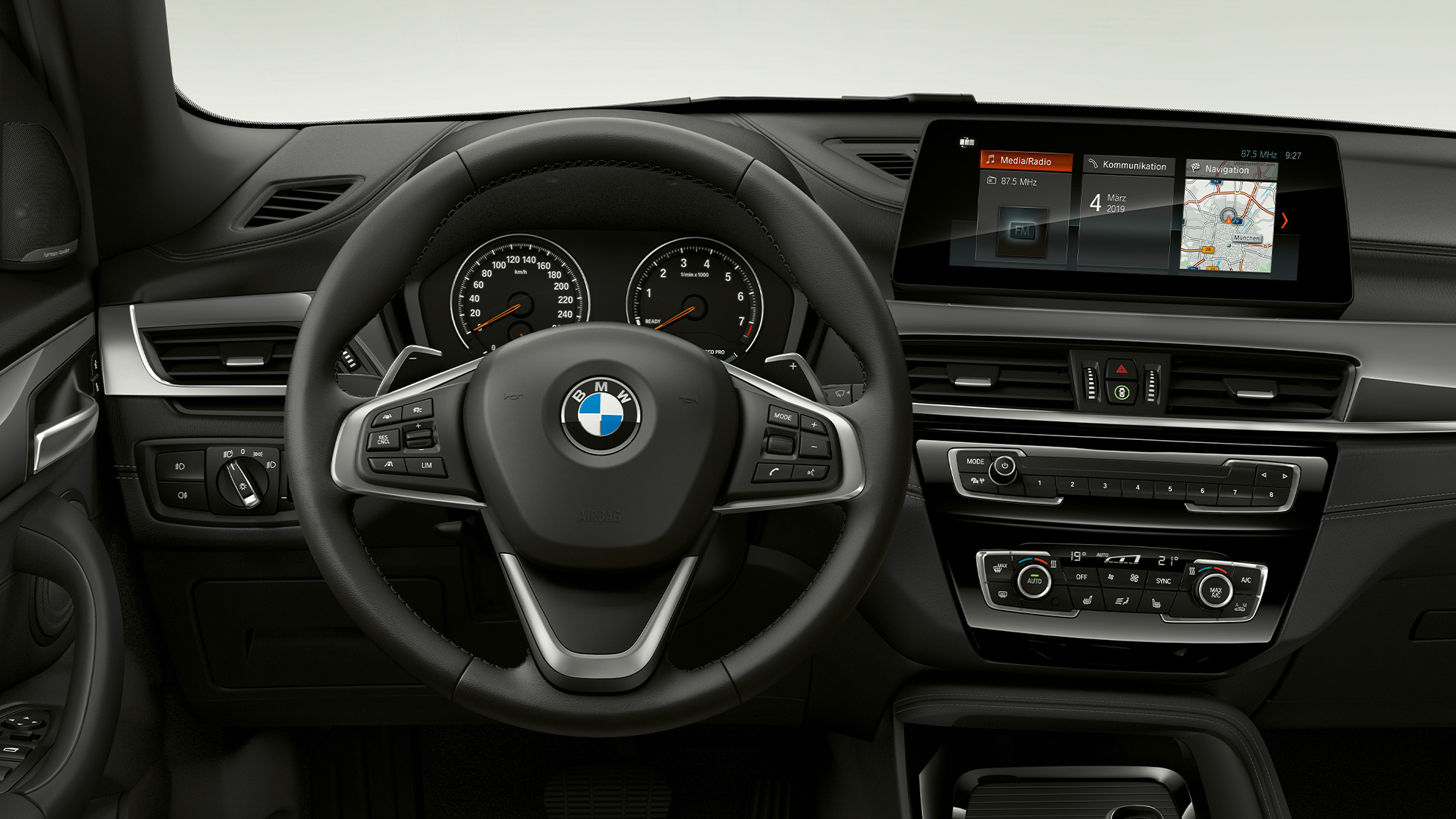 BMW X1, model xLine, notranjost BMW X1, model xLine, notranjost s poudarkom na kokpitu