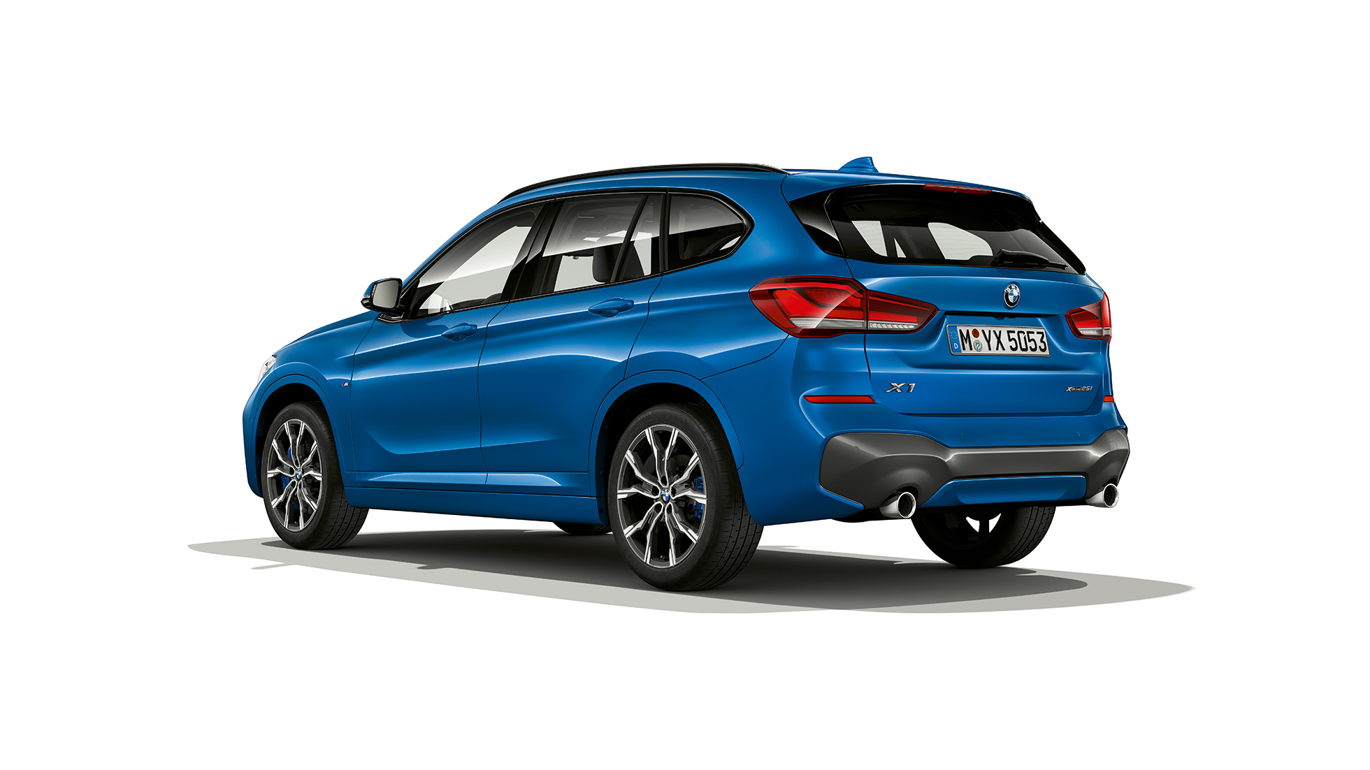 BMW X1, model M Sport, tričetrtinski pogled od zadaj BMW X1, model M Sport, tričetrtinski studijski posnetek zadka