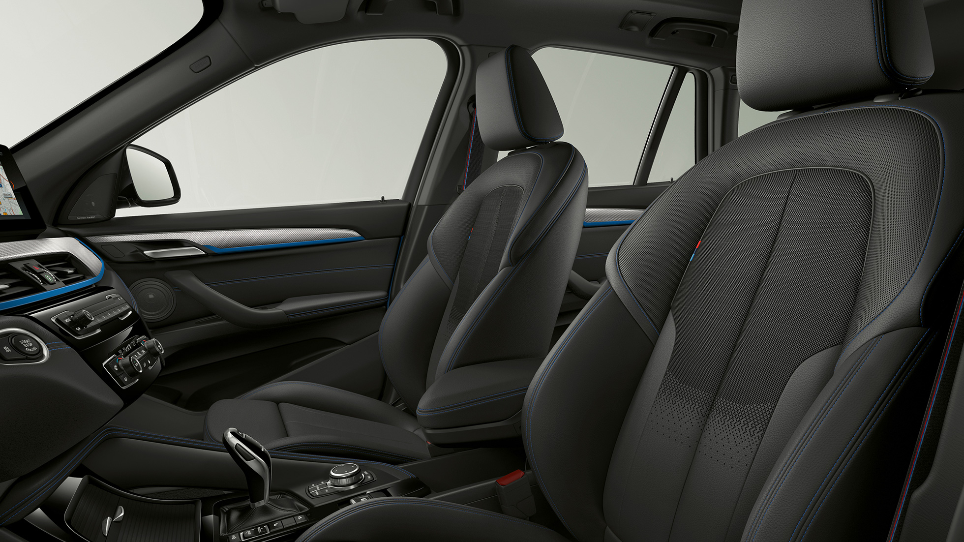 BMW X1, model M Sport, oblazinjenje BMW X1, model M Sport, notranjost s poudarkom na oblazinjenju