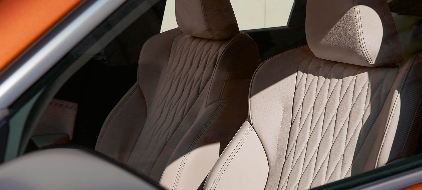 BMW X1 xDrive23i, U11, ICE, xLine, kovinska barva Utah Orange, poudarki v notranjosti BMW X1 xDrive23i, U11, ICE, xLine, kovinska barva Utah Orange, 20-palčna BMW Individual lita alu. platišča Multi-spoke 869 I, poudarki v notranjosti