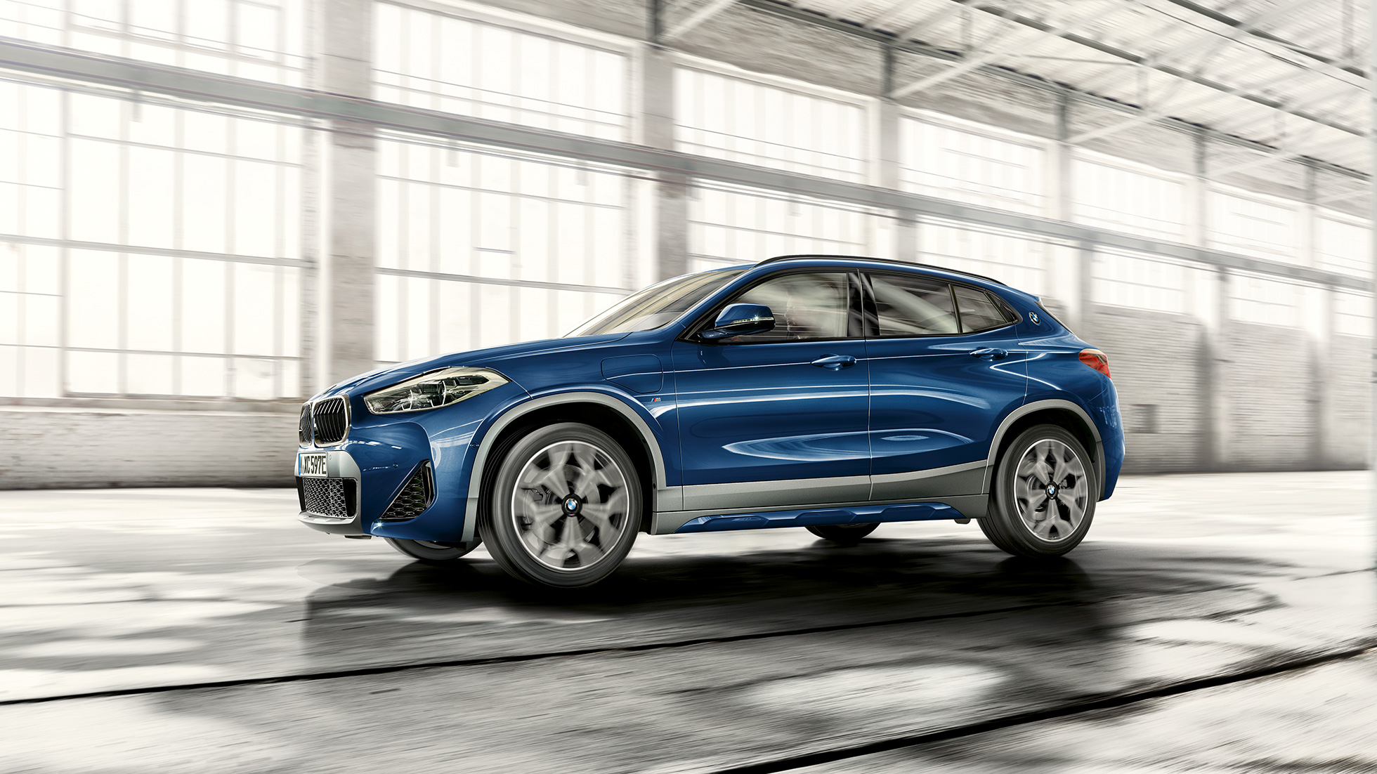 Pogled od spredaj na BMW X2 xDrive25e priključni hibrid F39 BMW X2 xDrive25e plug-in hybrid 2020 F39, pogled od spredaj