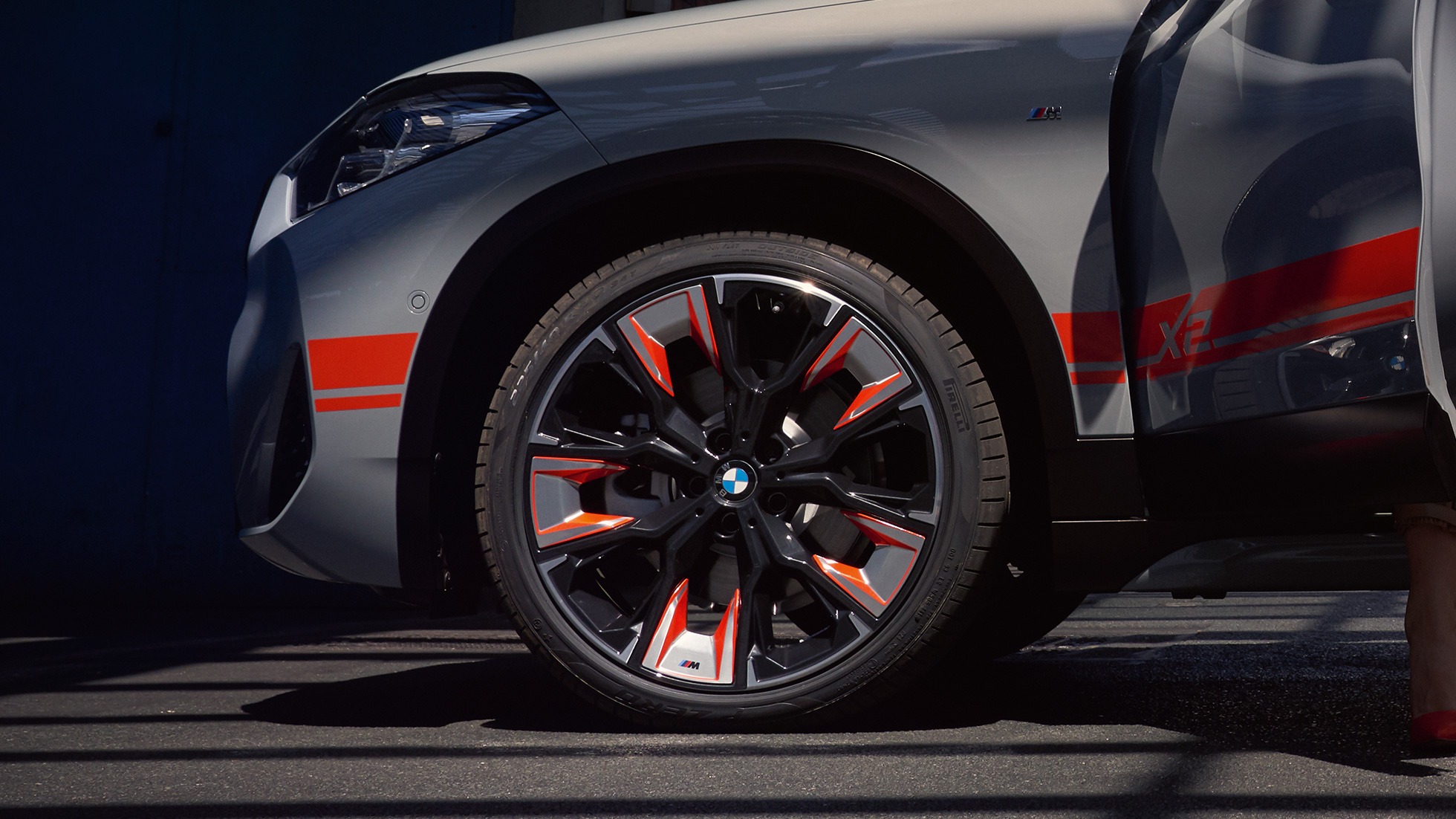 Platišča iz lahke zlitine pri BMW X2 2017 F39 BMW X2 2018 F39, kovinska barva Galvanic Gold, platišča iz lahke zlitine