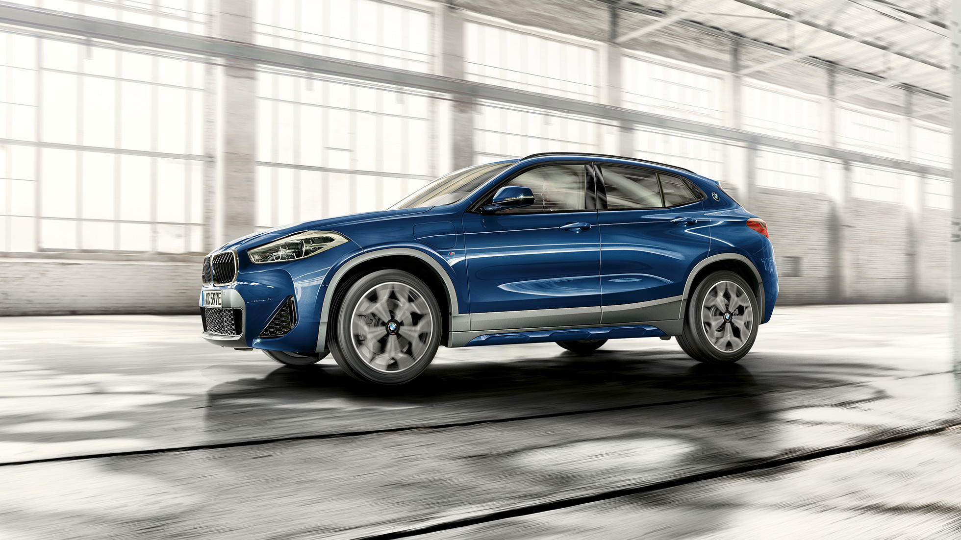 Pogled od spredaj na BMW X2 xDrive25e priključni hibrid F39 BMW X2 xDrive25e priključni hibrid 2020 F39 pogled od spredaj