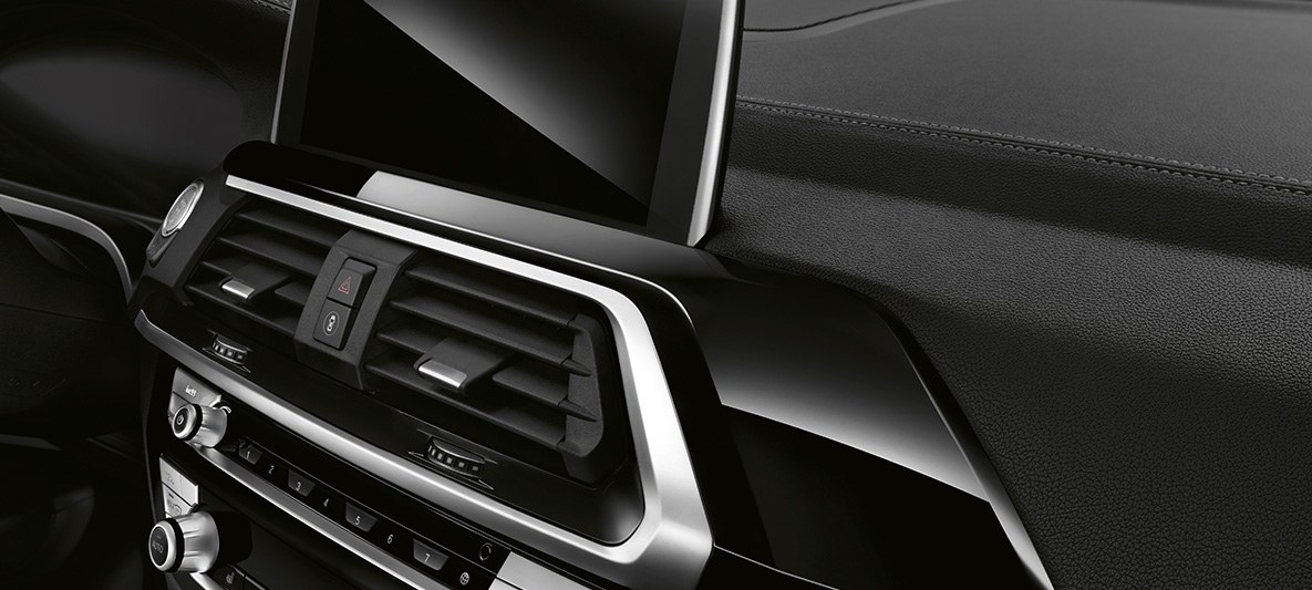 BMW X3, notranje okrasne letve BMW Individual v barvi Piano Black BMW X3, notranje okrasne letve BMW Individual v barvi Piano Black