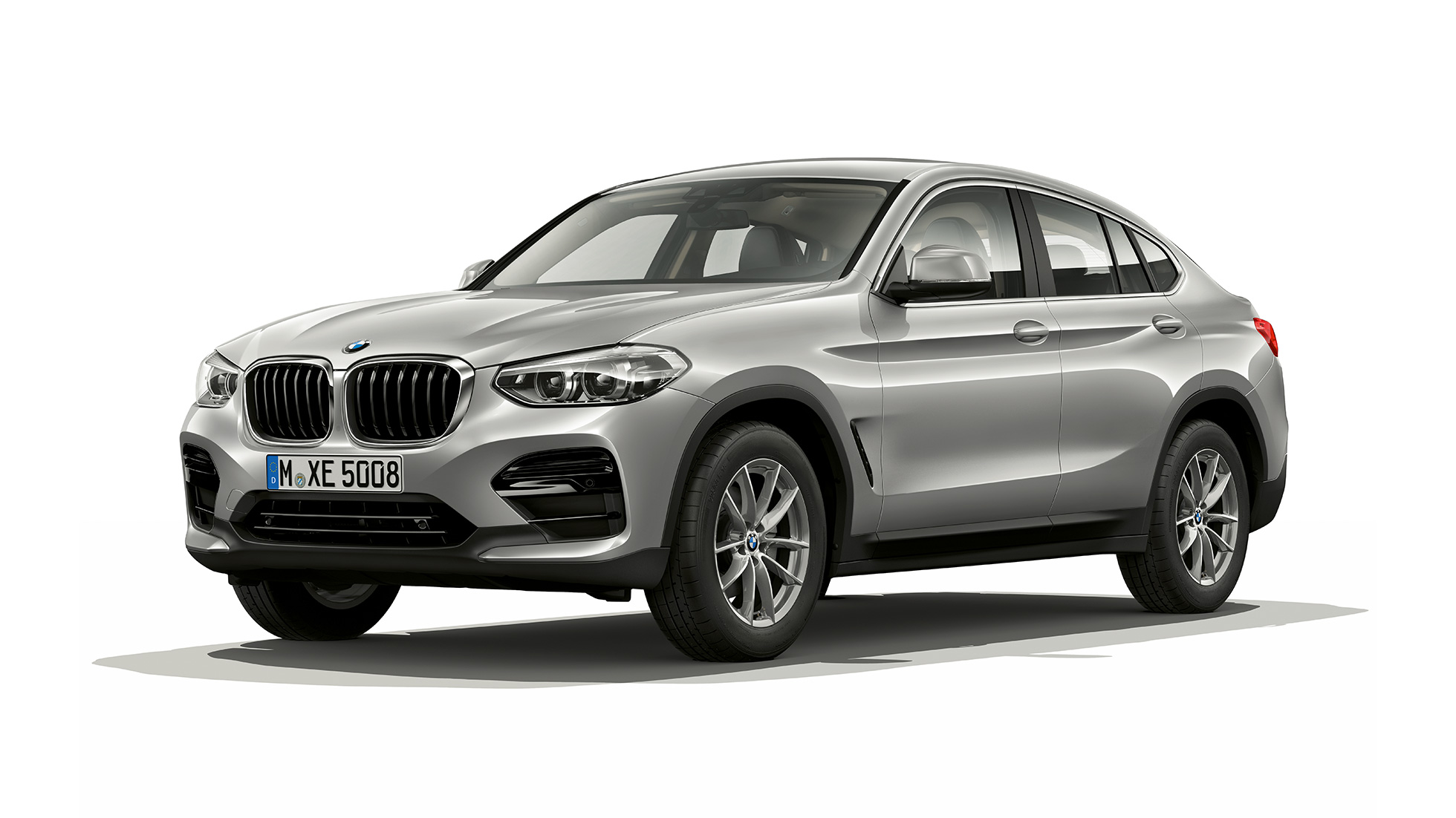 Tričetrtinski pogled od spredaj BMW X4, model Advantage BMW X4 xDrive20d, model Advantage G02 2018, Glacier Silver, tričetrtinski pogled od spredaj