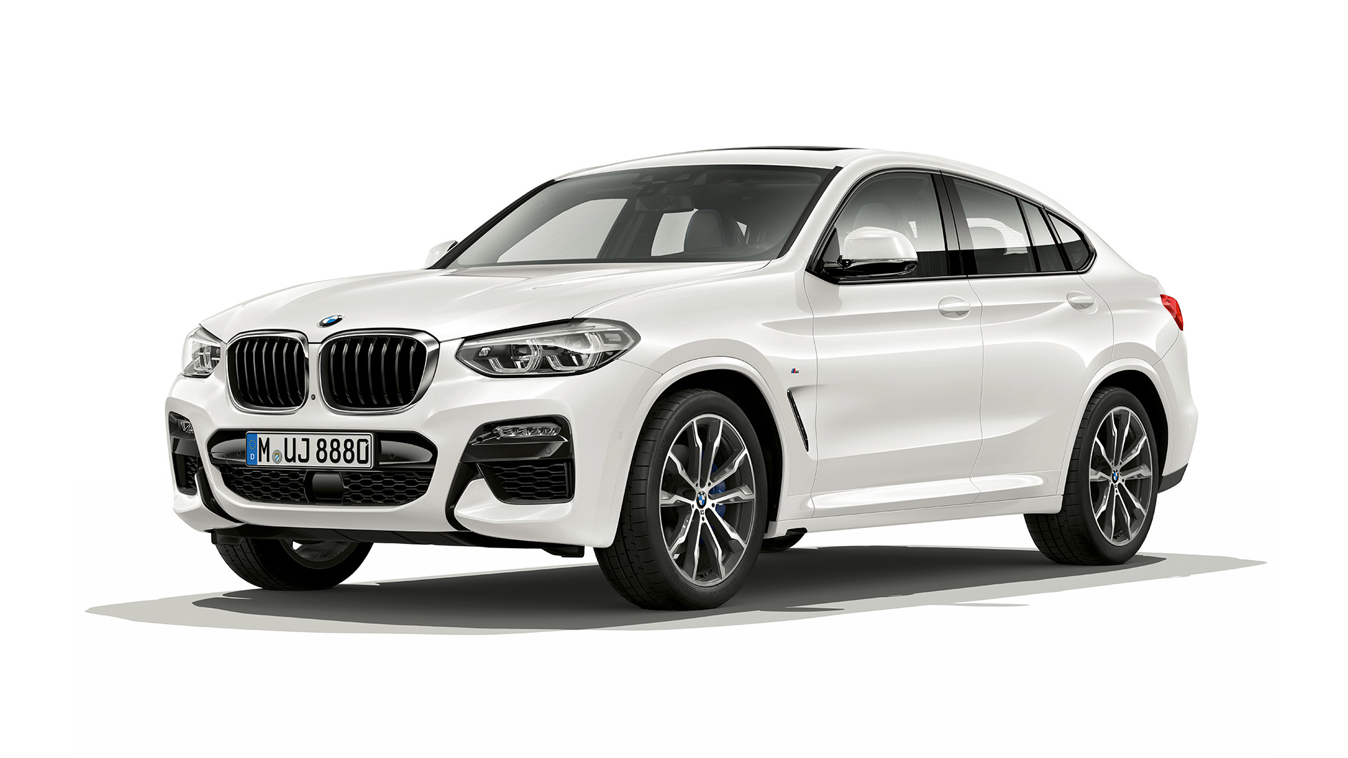 Tričetrtinski pogled od spredaj BMW X4, model M Sport BMW X4 xDrive30i, model M Sport G02 2018, Alpine White, tričetrtinski pogled od spredaj