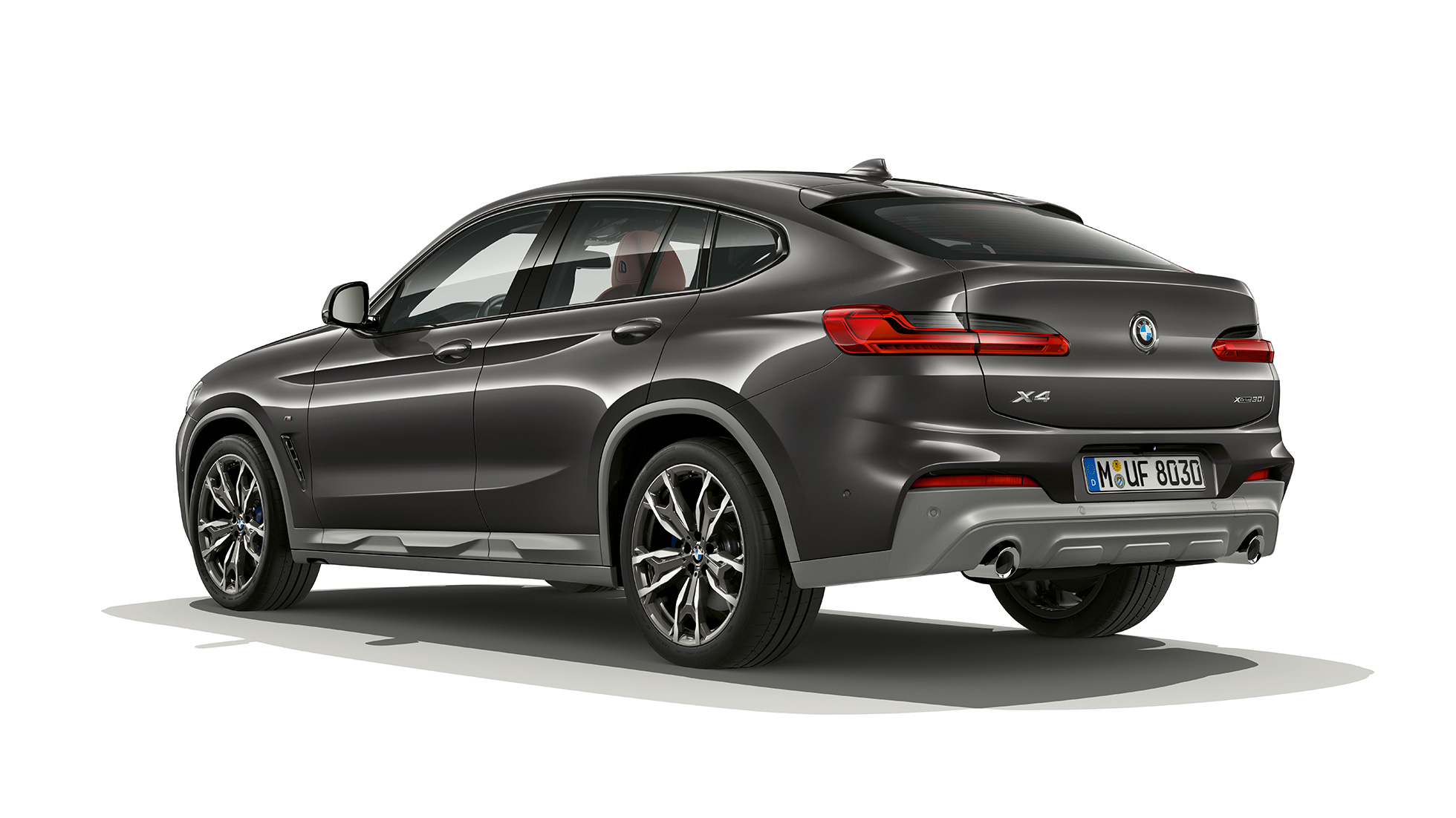 Tričetrtinski pogled od zadaj BMW X4, model M Sport X BMW X4 xDrive30i, model M Sport X G02 2018, Sophisto Grey z briljantnim učinkom, tričetrtinski pogled od zadaj