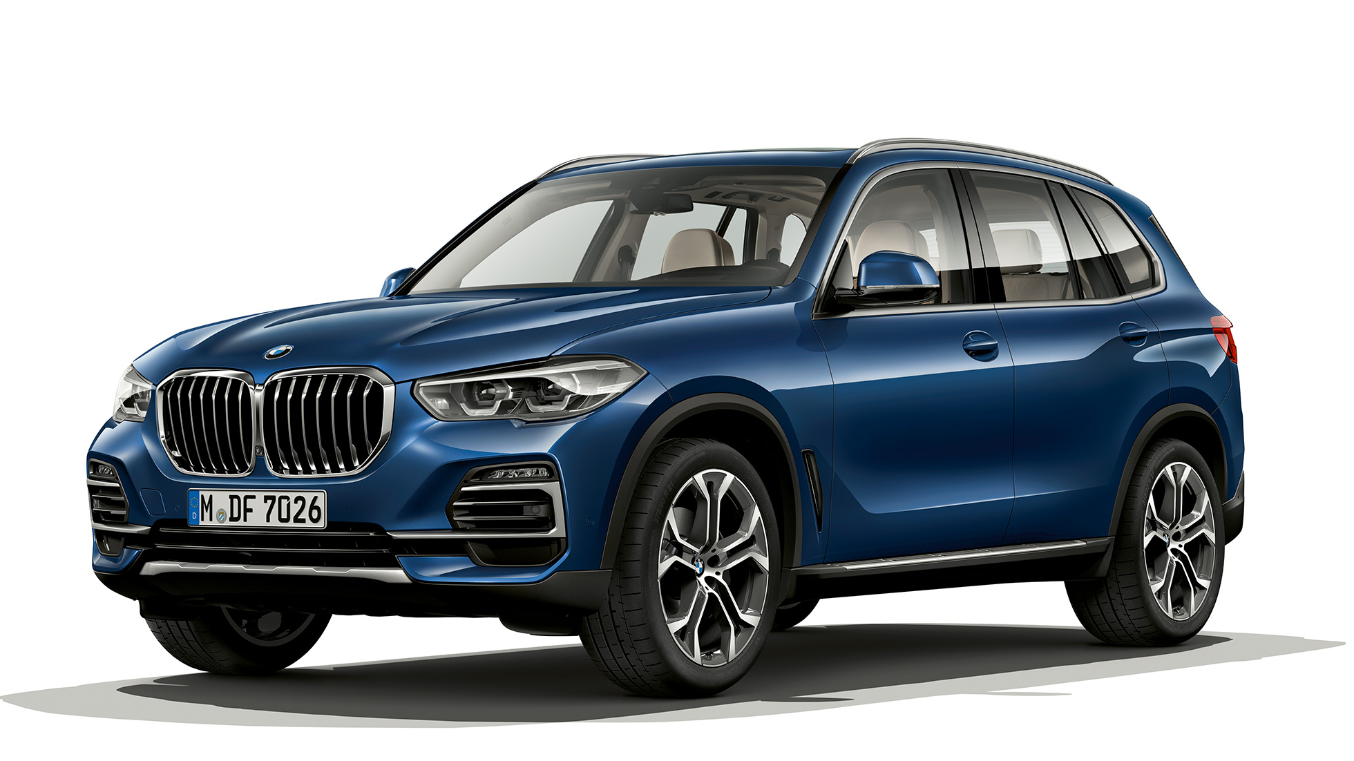 Model xLine BMW X5 xDrive40i, tričetrtinski pogled od spredaj Model xLine BMW X5 xDrive40i G05 2018, kovinska Phytonic Blue, tričetrtinski pogled od spredaj