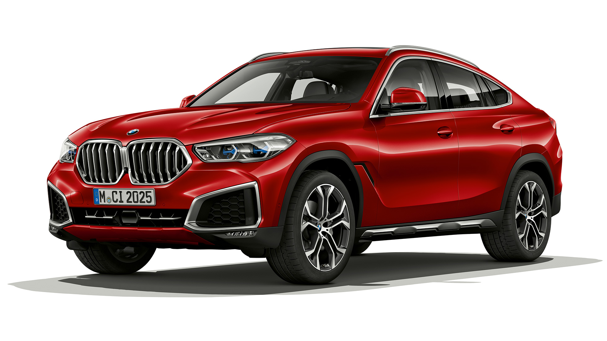 BMW X6 z BMW xLine, zunanjost. BMW X6 z BMW xLine v tričetrtinskem pogledu od spredaj.