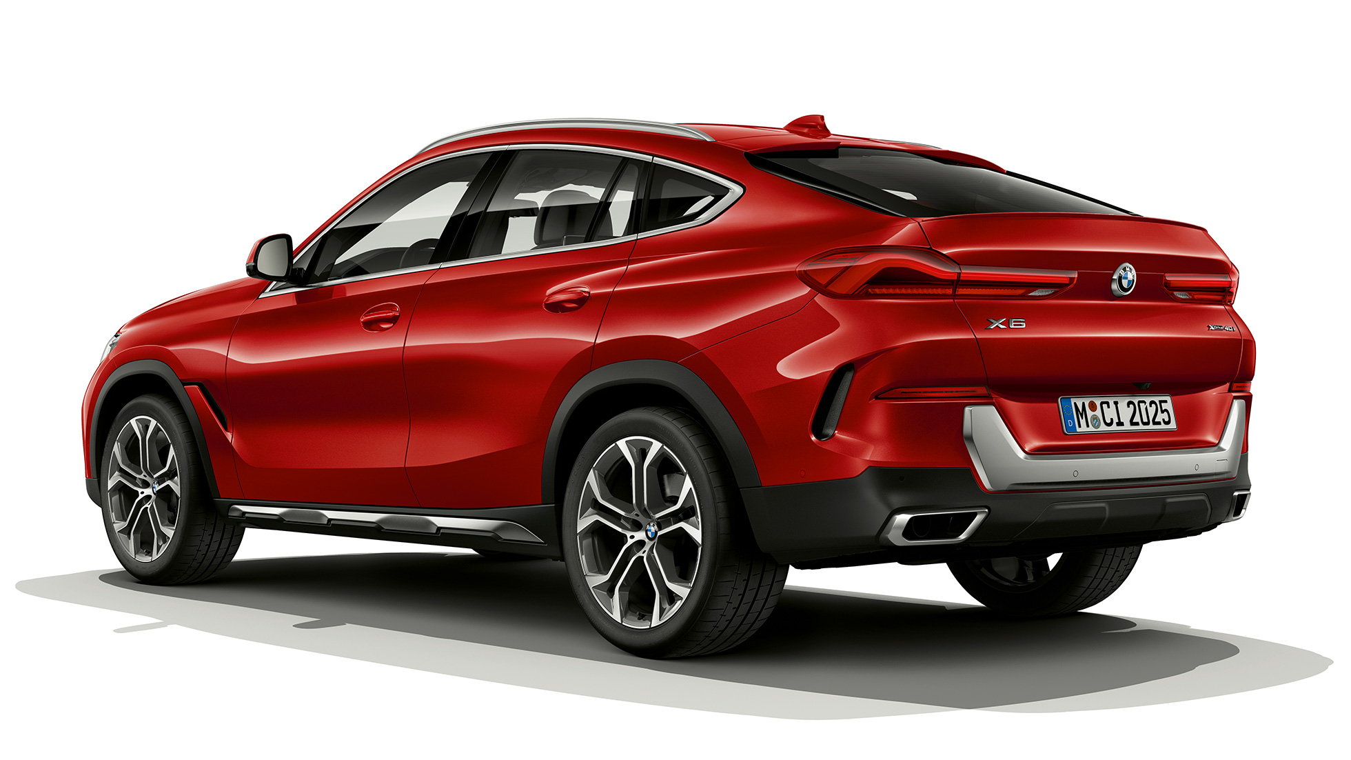 BMW X6 z BMW xLine, zadek. BMW X6 z BMW xLine v tričetrtinskem pogledu od zadaj.
