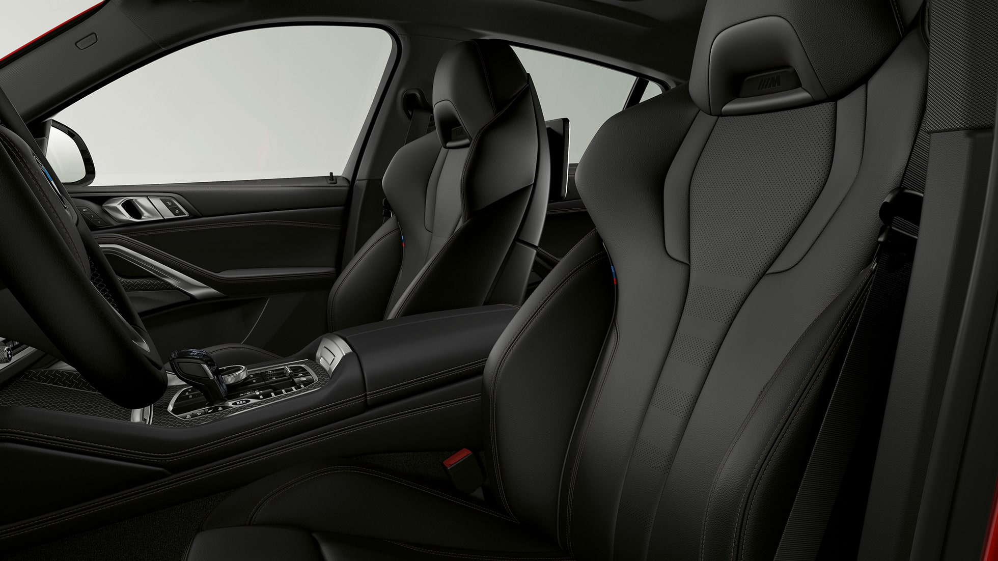 BMW X6 z BMW xLine, oblazinjenje. BMW X6 z BMW xLine, notranjost s poudarkom na oblazinjenju.