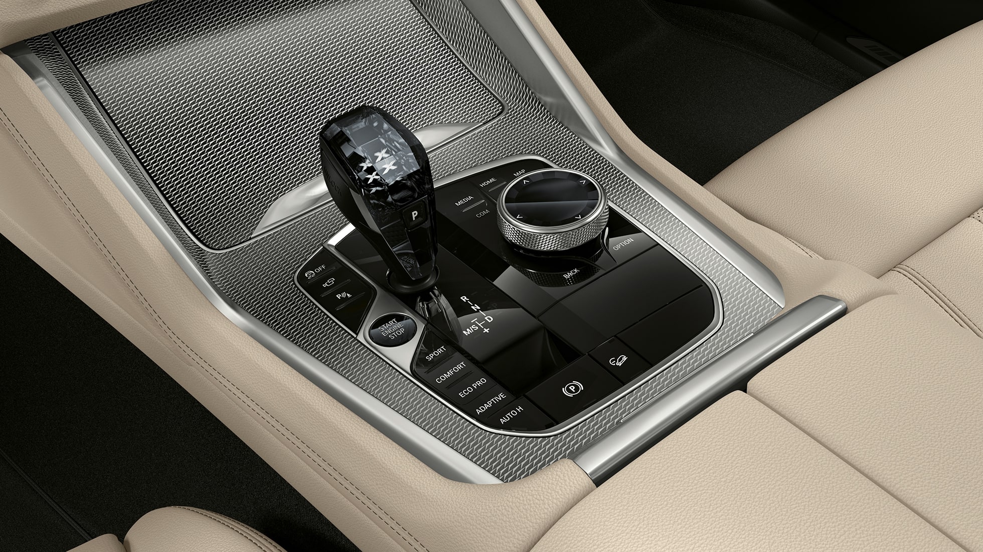 BMW X6 s paketom M Sport, sredinska konzola. BMW X6 s paketom M Sport, notranjost s poudarkom na sredinski konzoli.