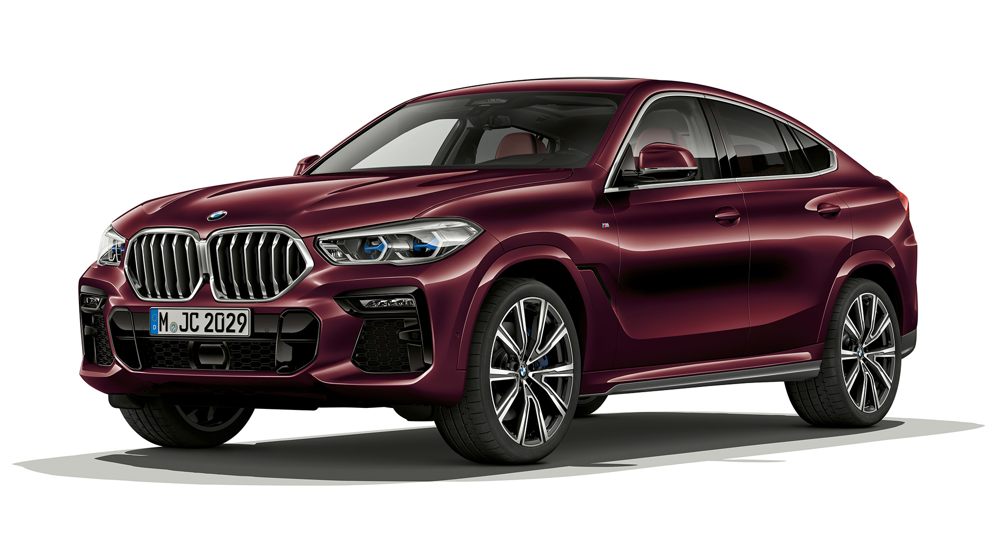 BMW X6 z BMW Individual, zunanjost. BMW X6 z BMW Individual v tričetrtinskem pogledu od spredaj.