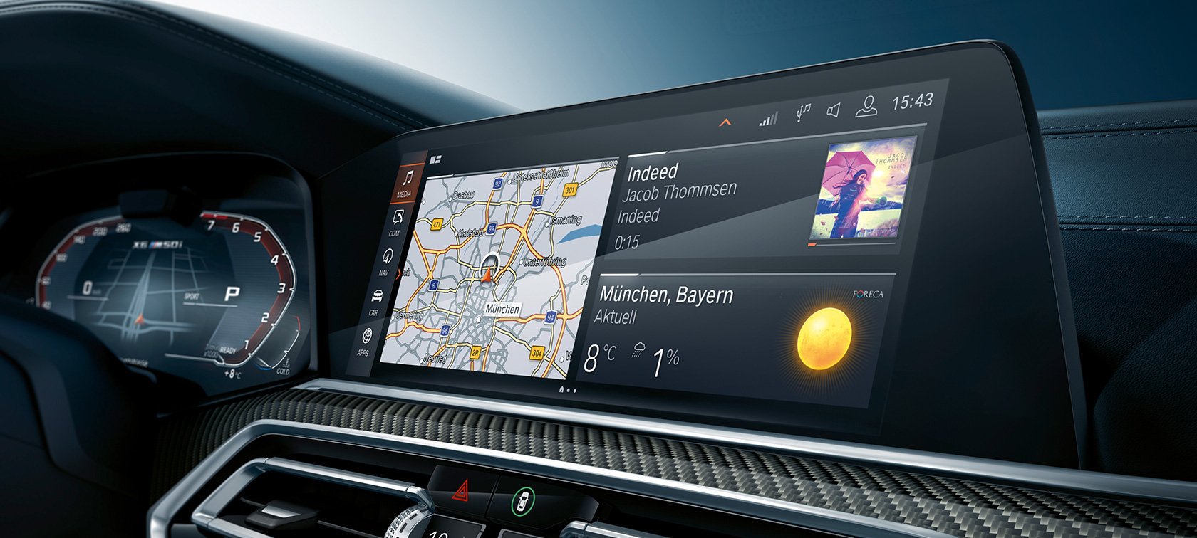 Kokpit s pogledom na projektor Head-Up. BMW X6, kokpit s pogledom na projektor Head-Up.