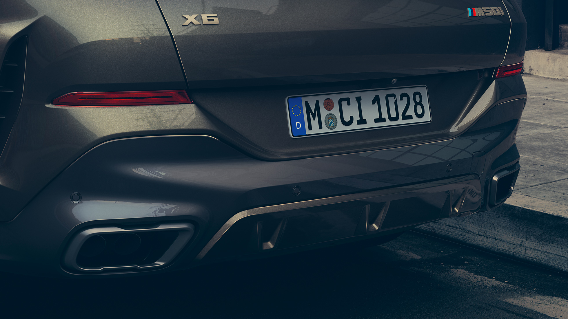 M-športni izpušni sistem BMW X6. Pogled od blizu na M-športni izpušni sistem BMW X6.