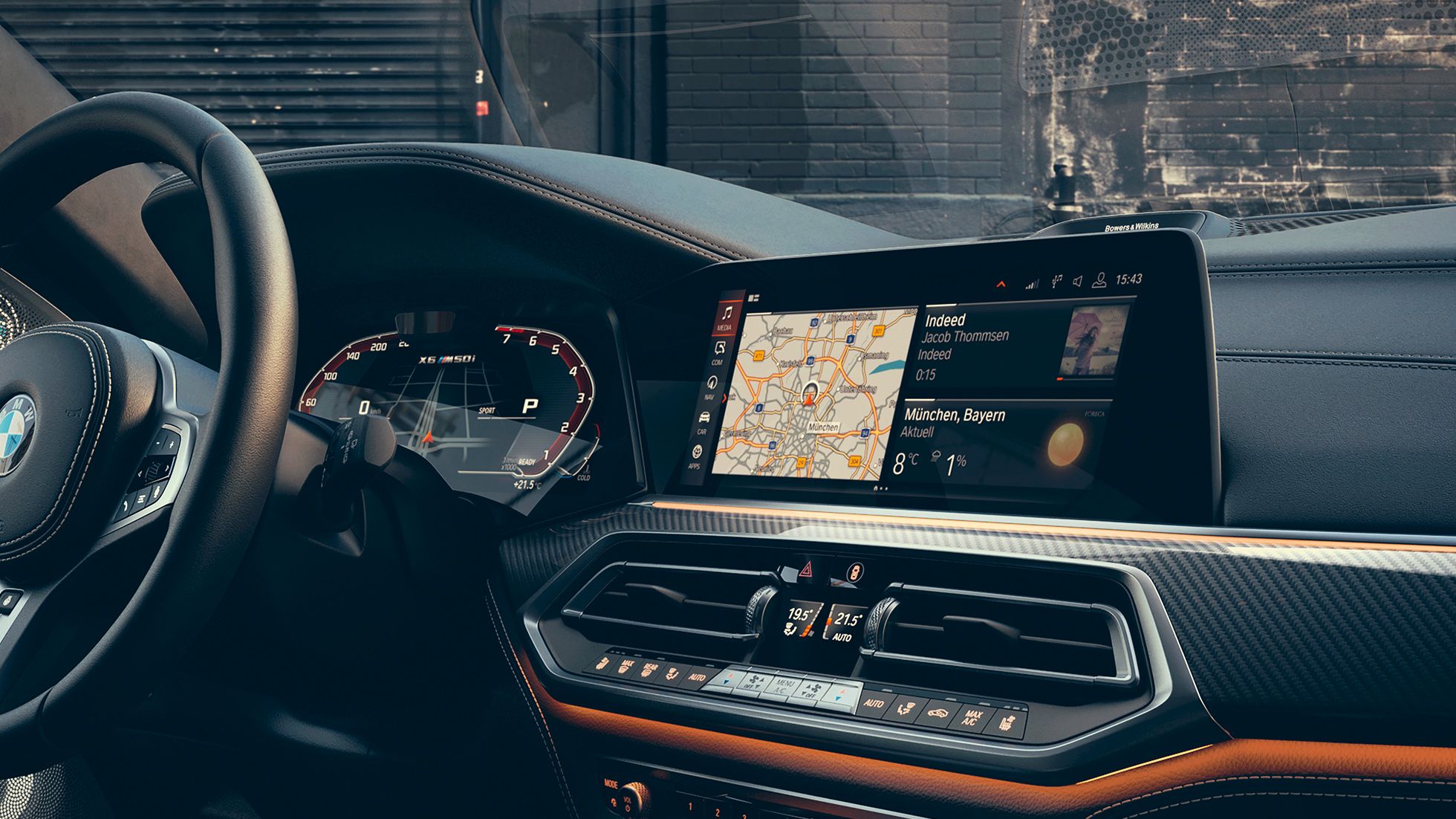 Kokpit s pogledom na 12,3-palčna zaslona. BMW X6, kokpit s pogledom na 12,3-palčna zaslona.