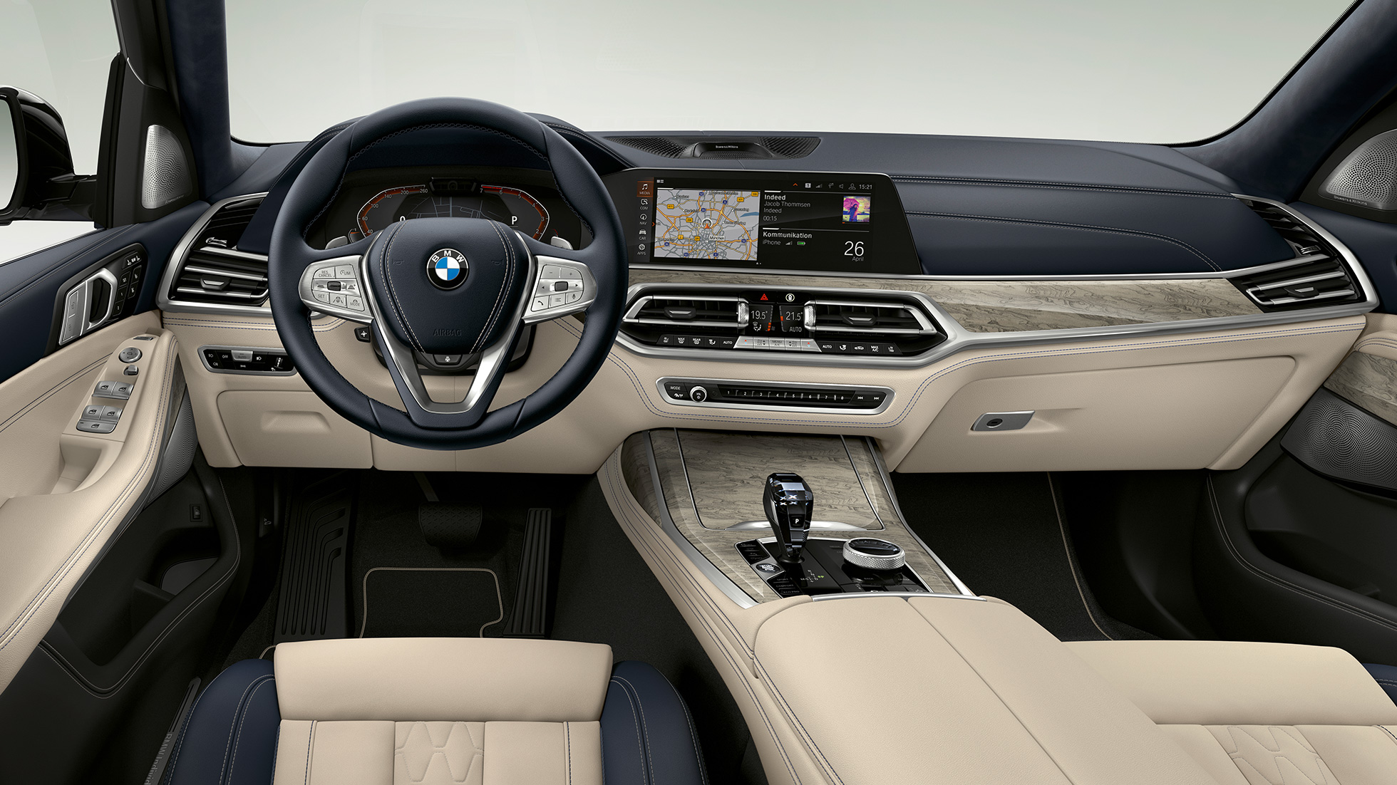 BMW X7, kokpit Design Pure Excellence Posnetek kokpita od blizu na voznikovi strani v BMW X7 z opremo Design Pure Excellence